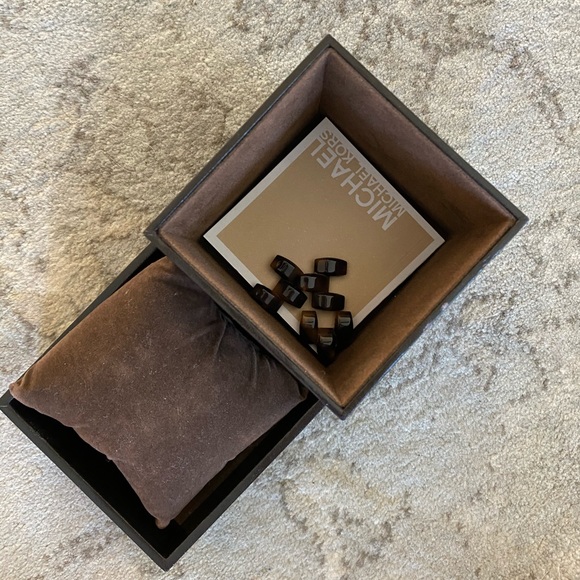 Michael Kors Tortoise Watch- Excellent Condition! - Picture 4 of 6